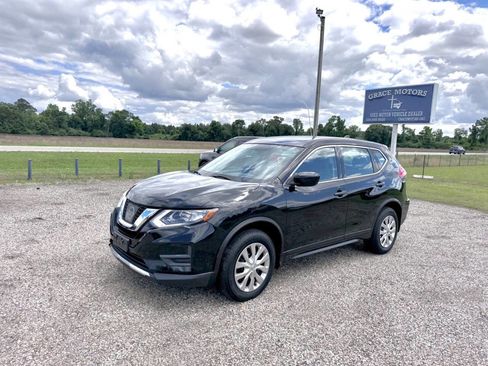 Used 2017 Nissan Rogue S AWD/4WD image 2