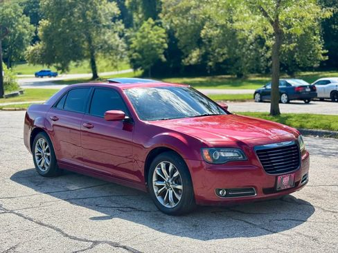 Used 2014 Chrysler 300 S AWD/4WD image 3