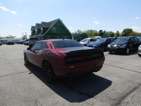 Used 2018 Dodge Challenger R/T Scat Pack RWD image 5