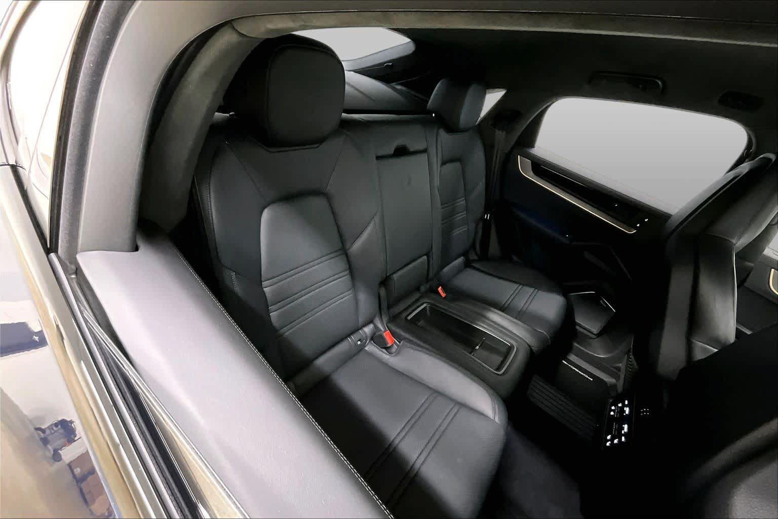 Used 2024 Porsche Cayenne Turbo GT AWD/4WD image 19