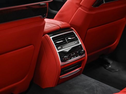 Used 2022 BMW ALPINA B7 xDrive w/ Luxury Rear Seating Package image 41