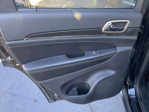 Used 2017 Jeep Grand Cherokee Limited w/ Luxury Group II image 20