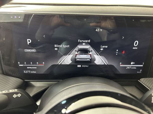 Used 2025 Nissan Kicks SR FWD image 23