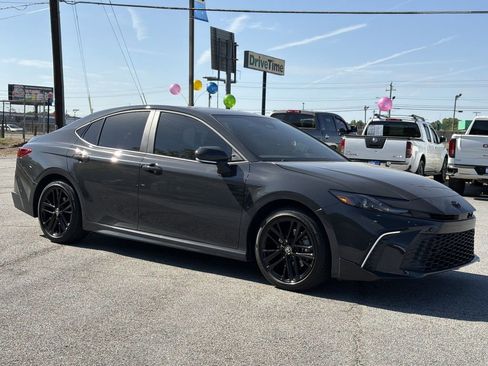 Used 2026 Toyota Camry SE w/ Multimedia Upgrade Package image 28