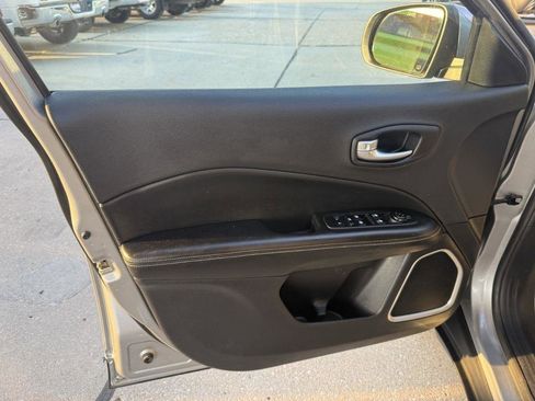 Used 2021 Jeep Compass Latitude w/ Convenience Group image 11