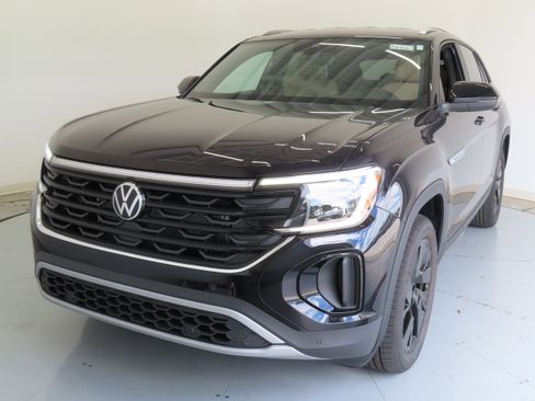 New 2025 Volkswagen Atlas Cross Sport SE image 9