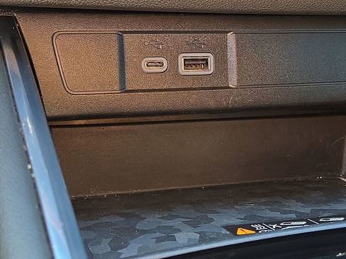 Used 2024 GMC Canyon AT4 w/ AT4 Premium Package image 16