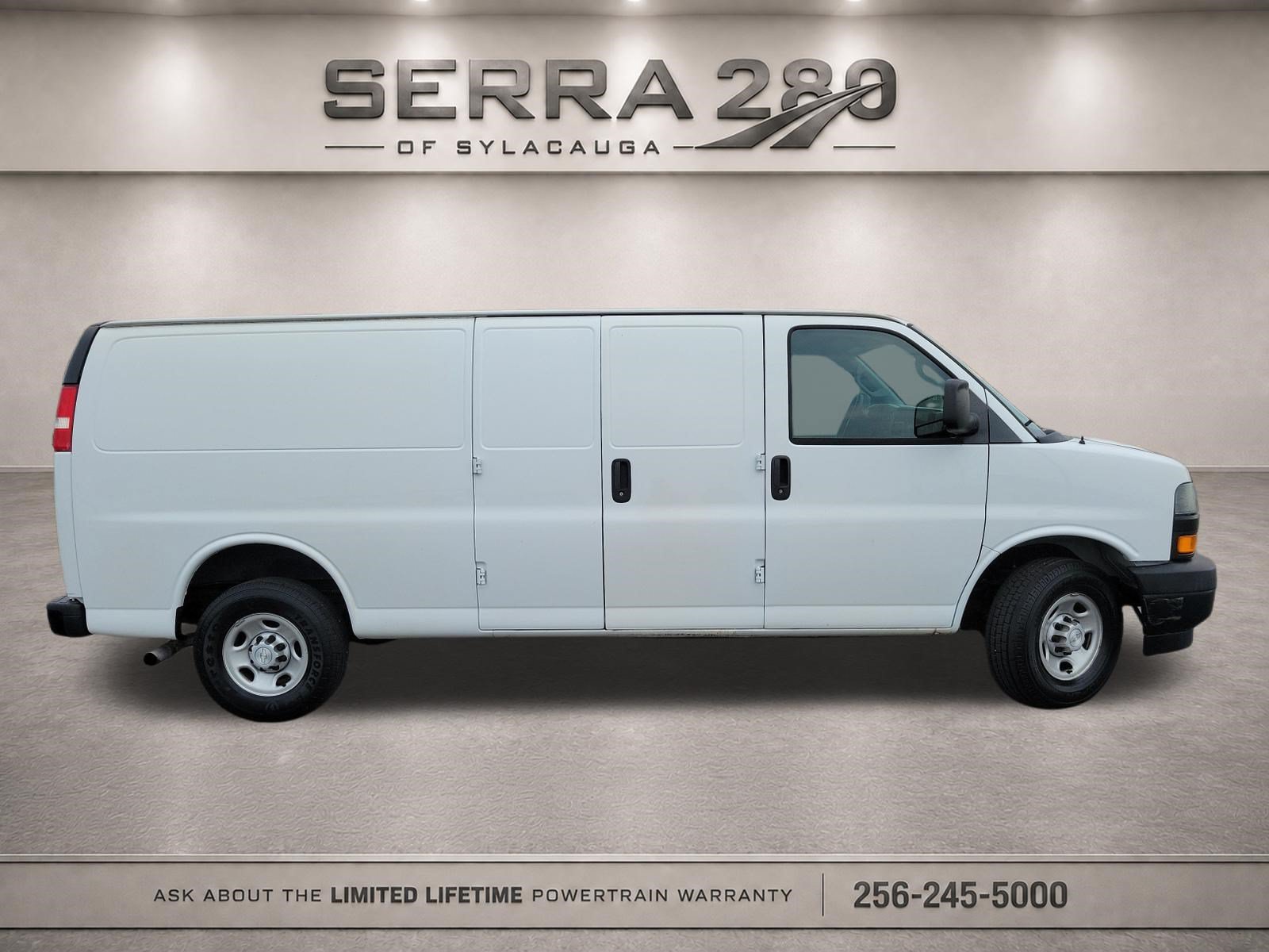 Used 2018 Chevrolet Express 2500 Extended RWD image 4