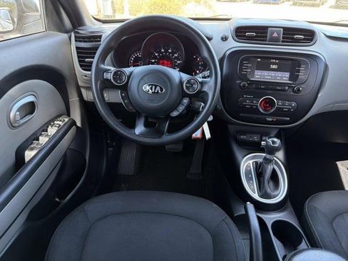 Used 2017 Kia Soul + image 21