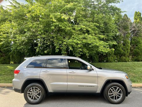 Used 2019 Jeep Grand Cherokee Limited w/ Luxury Group II AWD/4WD image 41