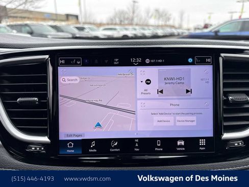 Used 2025 Chrysler Pacifica Limited FWD image 12