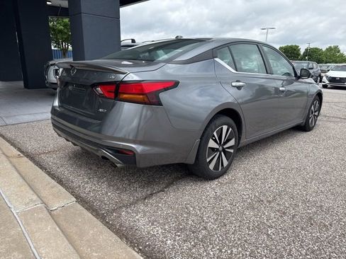 Certified 2021 Nissan Altima 2.5 SV w/ SV Premium Package AWD/4WD image 2