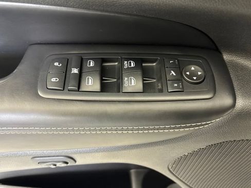 Used 2016 Jeep Grand Cherokee Overland AWD/4WD image 13