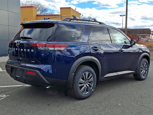 New 2025 Nissan Pathfinder SV image 4