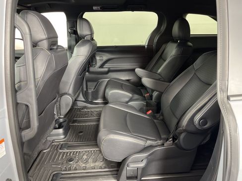 Used 2025 Toyota Sienna XLE Woodland Edition image 25