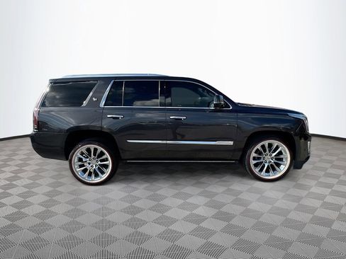 Used 2018 Cadillac Escalade Premium Luxury image 4