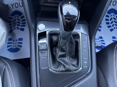 Used 2024 Volkswagen Tiguan SE R-Line image 30