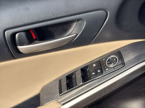 Used 2019 Lexus IS 300 F Sport w/ F Sport Package image 12