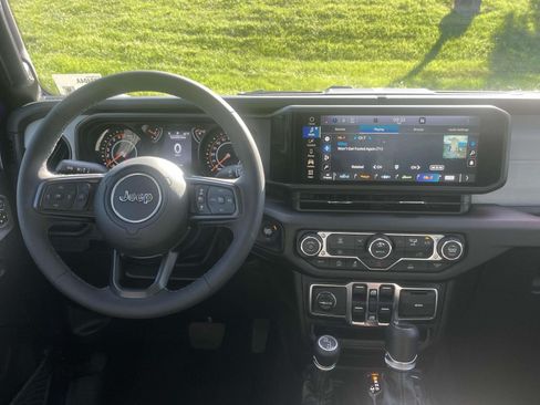 Used 2026 Jeep Gladiator Sport AWD/4WD image 11