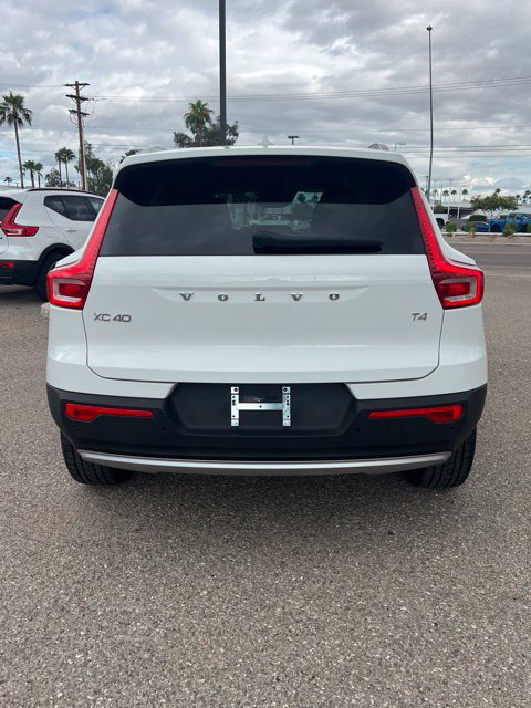Used 2020 Volvo XC40 T4 Momentum FWD image 4