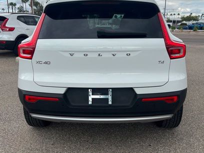 Used 2020 Volvo XC40 T4 Momentum