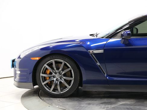 Used 2014 Nissan GT-R Premium image 7
