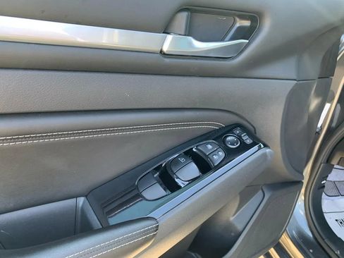 Used 2022 Nissan Altima 2.5 SV w/ SV Premium Package FWD image 18