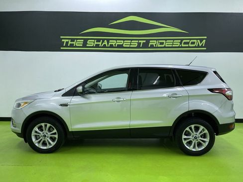 Used 2017 Ford Escape SE image 6