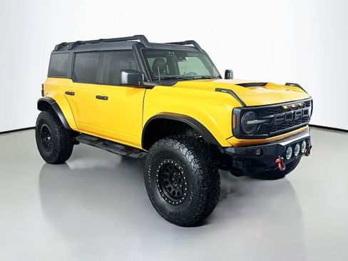 Used 2022 Ford Bronco Badlands image 2