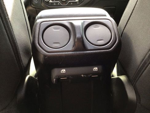 Used 2018 Jeep Wrangler Unlimited Sport S AWD/4WD image 35