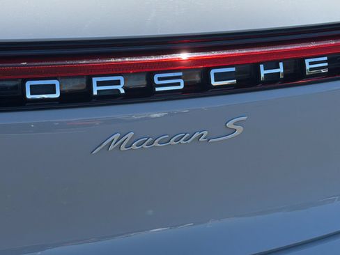 Certified 2023 Porsche Macan S AWD/4WD image 28