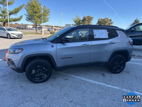 Used 2023 Jeep Compass Trailhawk image 15