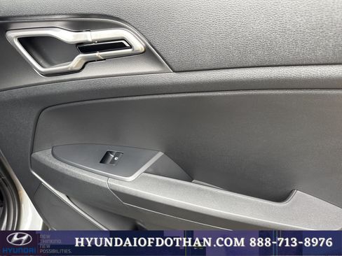 Used 2026 Kia Sportage LX FWD image 15