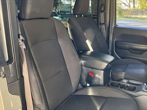 Used 2021 Jeep Wrangler Sport S image 23