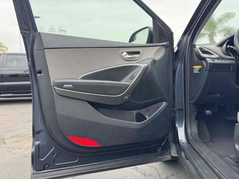 Used 2017 Hyundai Santa Fe SE FWD image 15