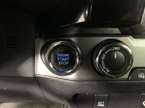 Used 2017 Toyota Tacoma TRD Off-Road w/ Tow Package image 24