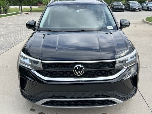 Certified 2023 Volkswagen Taos SE w/ Panoramic Sunroof Package FWD image 3