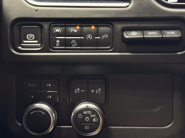 Used 2021 GMC Yukon AT4 w/ Technology Package AWD/4WD image 11
