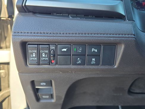 Used 2018 Honda Odyssey Touring image 23