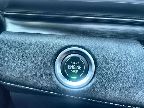Certified 2022 Cadillac Escalade Premium Luxury w/ Performance Package AWD/4WD image 15