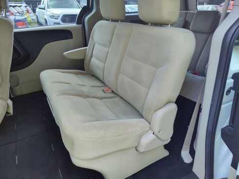 Used 2016 Dodge Grand Caravan American Value Package w/ UConnect Hands-Free Group FWD image 12