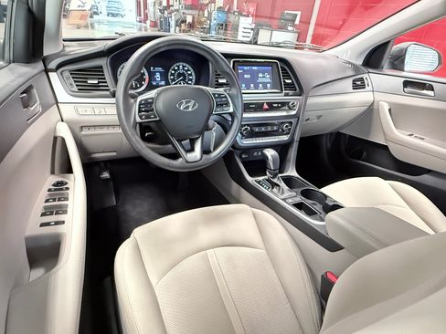 Used 2019 Hyundai Sonata SE w/ Cargo Package FWD image 17