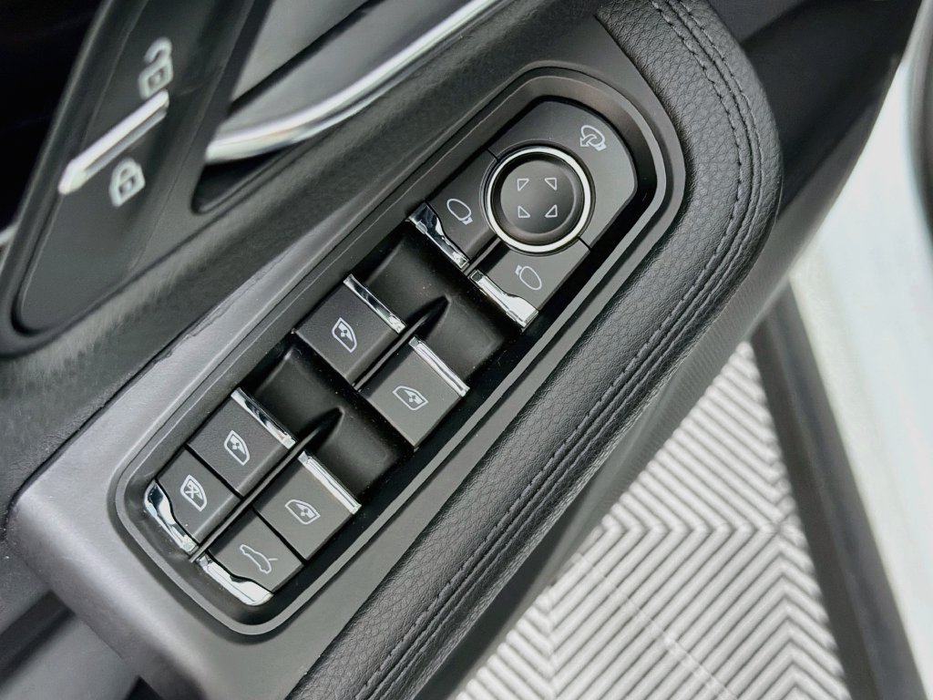Certified 2023 Porsche Macan AWD/4WD image 20