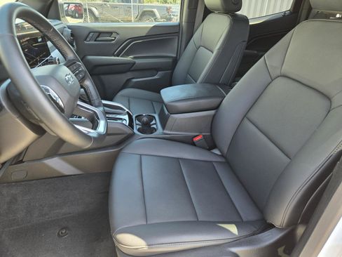 Used 2025 Chevrolet Colorado Trail Boss AWD/4WD image 21
