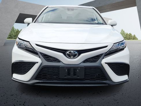 Used 2024 Toyota Camry SE AWD/4WD image 2
