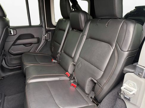 Used 2022 Jeep Wrangler Unlimited Rubicon w/ Xtreme Recon 35" Tire Package AWD/4WD image 15