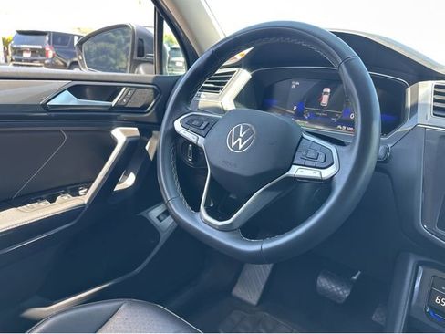 Used 2024 Volkswagen Tiguan SE image 8