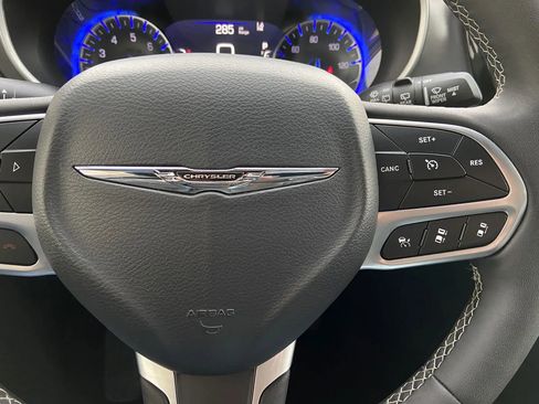 Used 2025 Chrysler Pacifica Select FWD image 15