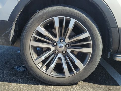 Used 2016 Ford Explorer Platinum image 5