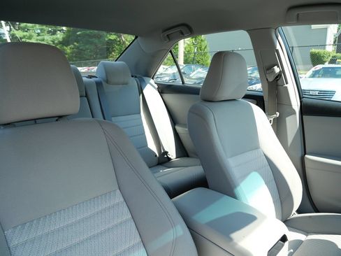 Used 2016 Toyota Camry LE FWD image 19